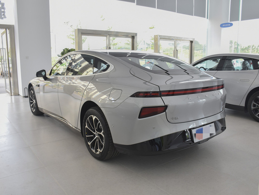 2023 XPeng P7 電動車のパワーを体験する