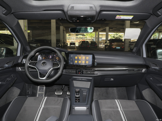 2023ゴルフ・フェイスリフト208TSL DSG PRO LED昼間ライト付き小型SUV