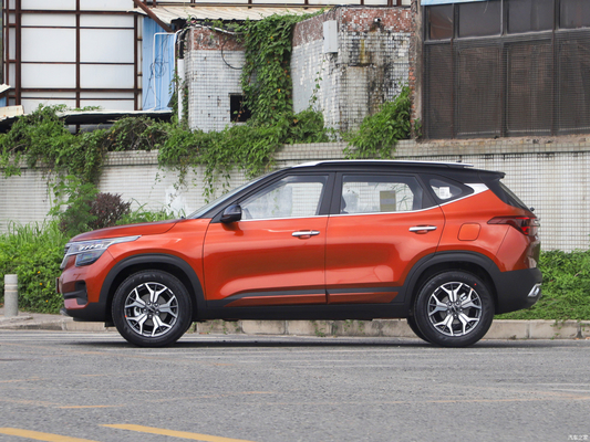 2022年 KIA KX3 スポーテージ SUV 世界中で黒白青と金色の車
