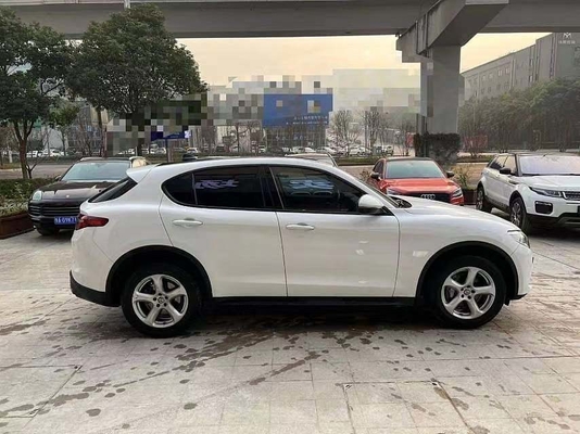 64Lタンク容量 アルファロメオ ステルヴィオ Q4 スポーツ SUV 状態良好 最高速度 230KM/h