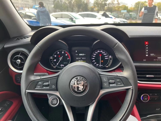 64Lタンク容量 アルファロメオ ステルヴィオ Q4 スポーツ SUV 状態良好 最高速度 230KM/h