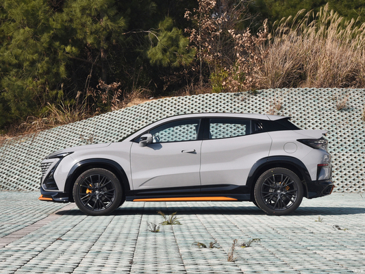 2023 左方向チェンガン UNI-T 1.5T スポーツ フラグシップ パノラマ式太陽屋根付き コンパクトSUV