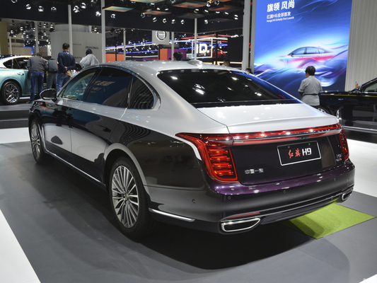 ESC装備のHongqi H9 2.0Tセダン 電動のリアビューミラーと最適運転