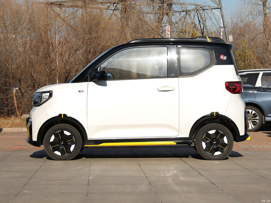 予算に適したミニ電気自動車 ウーリング・ホングアンのミニEV LEDヘッドライト 200km 300km