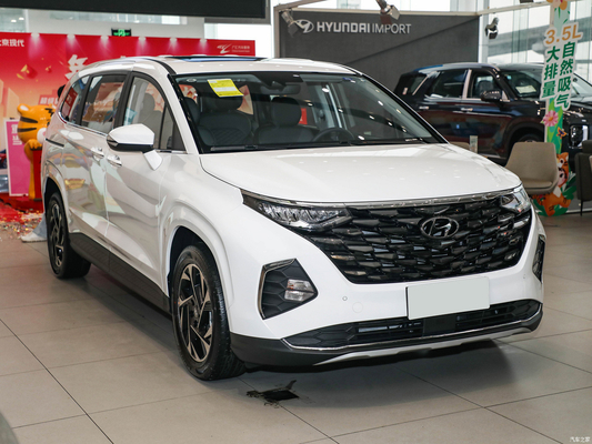 2022年 左方向 207T GDi 5ドア7人乗りのMPV カーエンターテインメントシステム付き