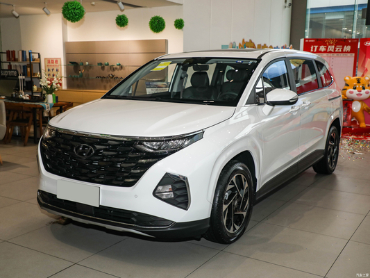 2022年 左方向 207T GDi 5ドア7人乗りのMPV カーエンターテインメントシステム付き