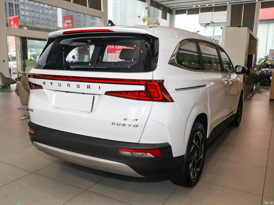 2022年 左方向 207T GDi 5ドア7人乗りのMPV カーエンターテインメントシステム付き