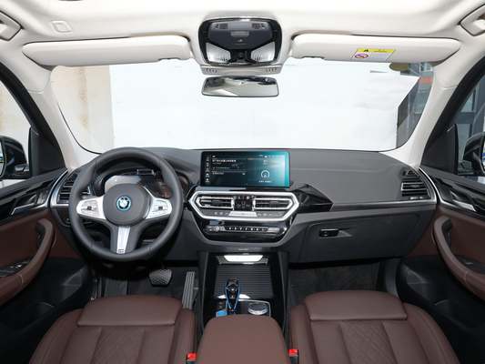 BMW iX3 電動車 5席最大速180km/h