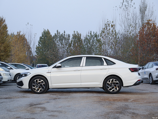 2023年 フォルクスワーゲン サギター 300TSI DSG レップ バージョン リュックカメラと自動AC付きセダン