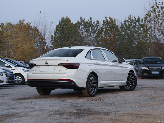 2023年 フォルクスワーゲン サギター 300TSI DSG レップ バージョン リュックカメラと自動AC付きセダン