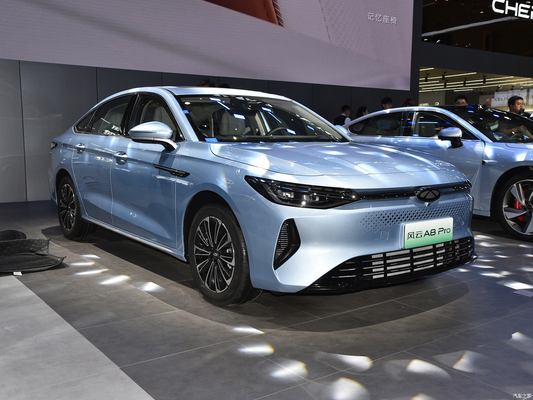 2024年 チェリー・フェンユン A8 プラグインハイブリッド電気自動車 106km 純電気走行距離