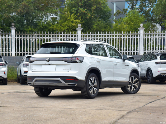 フォルクスワーゲン テイロン 300TSI 2輪駆動 ルックスプレス アドバンストバージョン SUV 5人座
