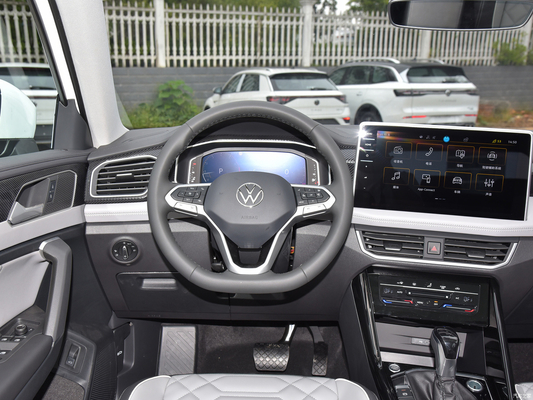 フォルクスワーゲン テイロン 300TSI 2輪駆動 ルックスプレス アドバンストバージョン SUV 5人座