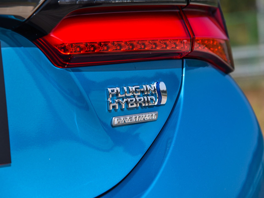 2021/2022 トヨタ・コロラ 1.8L PHEVハイブリッド 4ドア5座セダン エナジー・アドバンスト・テクノロジー
