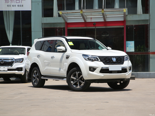 多機能ステアリングとLED昼間照明 ニッサン・パラディン 2023 2.0T 四輪駆動 専用SUV