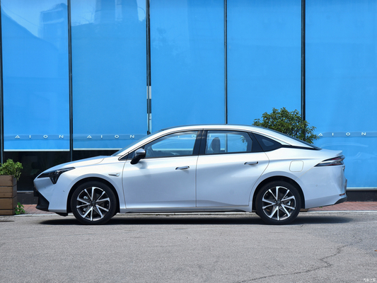 70 Zhijia GAC Aion S Plus セダン 4810*1880*1515mm 510KM ロングレンジ電気自動車