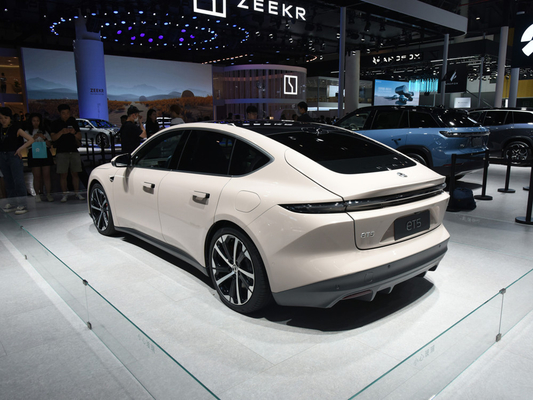 2023年 ウェイライニオET5 560KM 75KWh トゥーリング電動車 高速豪華セダン