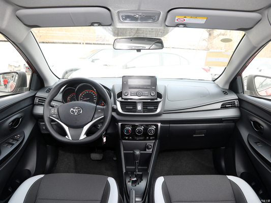 2022年 トヨタ YARiS L 1.5L マニュアルエアコン リーダー PLUS 小型4ドア5人乗りSUV