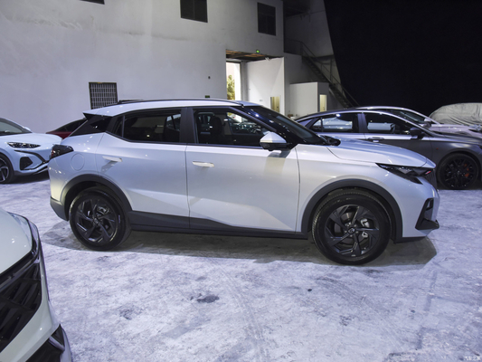 2023年製 GAC トランプチ GS3SUV パノラマ式サントラフとFWDドライブ