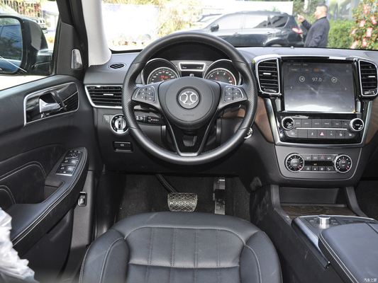 2023 Baic BJ90SUV 3.0T シャンヘで製造されたクラシック最高版 TPMSとESC インストール