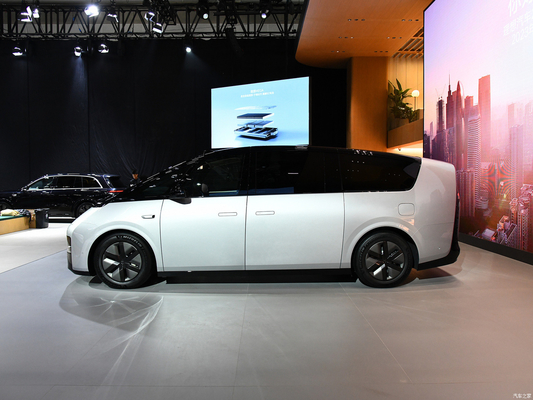 2023 MAX MPV Li メガオート EVC 自動車 400KW トータルモーターパワー 700KM CLTC範囲