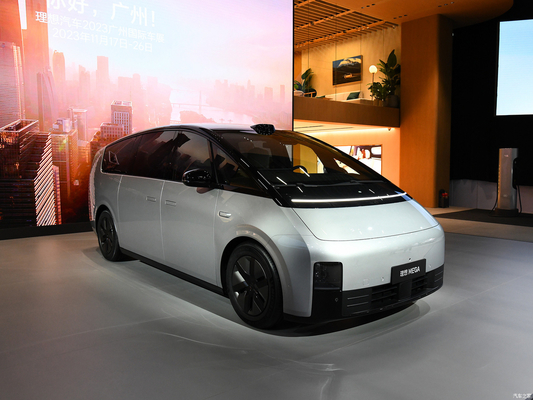 2023 MAX MPV Li メガオート EVC 自動車 400KW トータルモーターパワー 700KM CLTC範囲