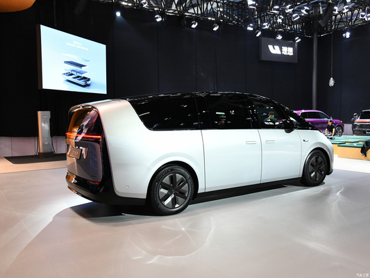 2023 MAX MPV Li メガオート EVC 自動車 400KW トータルモーターパワー 700KM CLTC範囲
