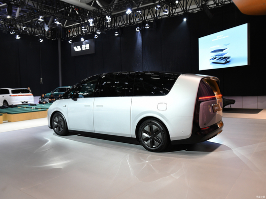 2023 MAX MPV Li メガオート EVC 自動車 400KW トータルモーターパワー 700KM CLTC範囲
