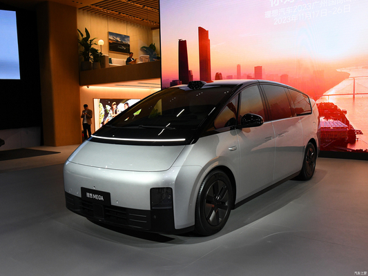 2023 MAX MPV Li メガオート EVC 自動車 400KW トータルモーターパワー 700KM CLTC範囲