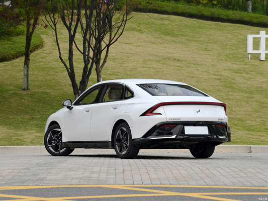 ウーリング・シンガング 2023 150 アドバンスト・ハイブリッド セダン 4ドア 5座 105KM 純電気走行距離