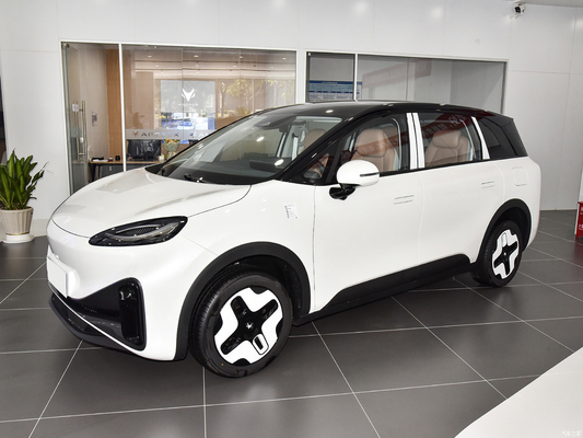 2023MPV ARCFOX KALA 5ドア4座電動車 200KWのエンジンパワーと保証
