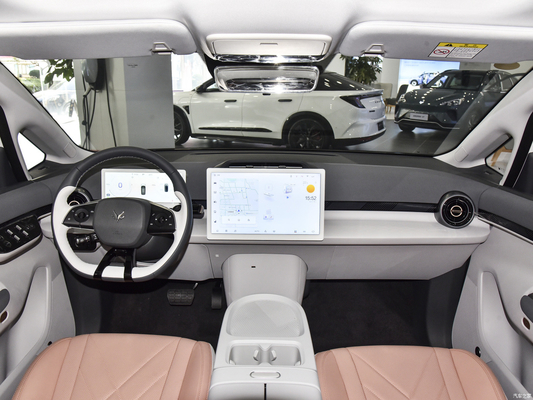 2023MPV ARCFOX KALA 5ドア4座電動車 200KWのエンジンパワーと保証