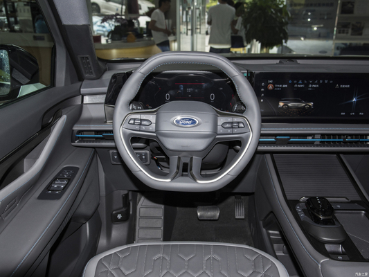 2023 Fordedge L2.0T ECOBOOST 2WD 7人座豪華モデル パノラマ式太陽屋根を装備