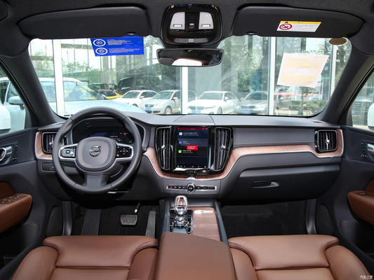 2024 ヴォルボ XC60 B5 48V ライトハイブリッド 4WD 高級中型SUV 5座と6つのエアバッグ