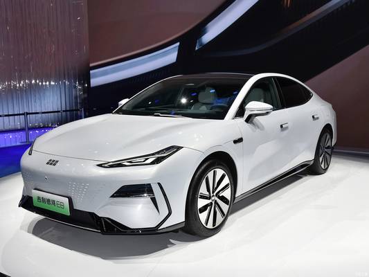 エネルギー電気 ジーリー ギャラクシーE8 車 4ドア5座 200KW パワーと広々としたインテリア