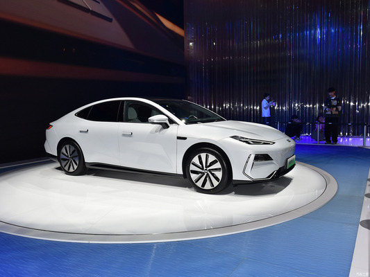 エネルギー電気 ジーリー ギャラクシーE8 車 4ドア5座 200KW パワーと広々としたインテリア