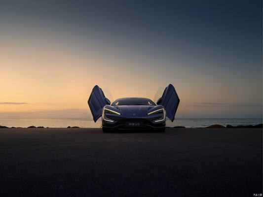 BYDの2024年 Yangwang U9 2ドア2人乗りハードトップスポーツカー
