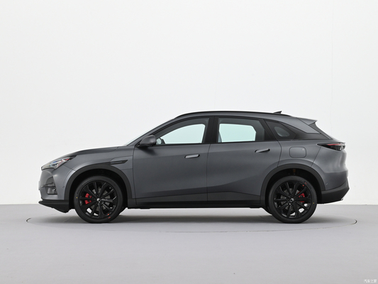 左運転 2024 ARCFOX alpha t5 660 KM 660kmの走行距離を持つ電気の中型SUV