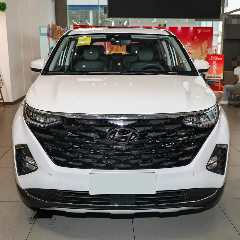 2022年 左方向 207T GDi 5ドア7人乗りのMPV カーエンターテインメントシステム付き